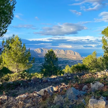 La Luzia - Cozy Retreat With Panoramic View Apartment